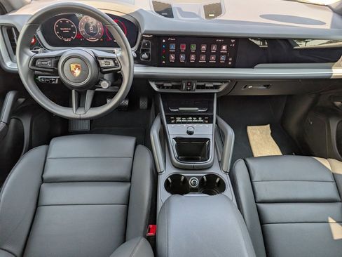 Certified 2025 Porsche Cayenne image 11