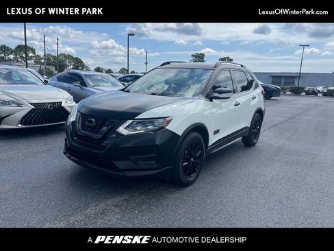 Used 2017 Nissan Rogue SV FWD image 1