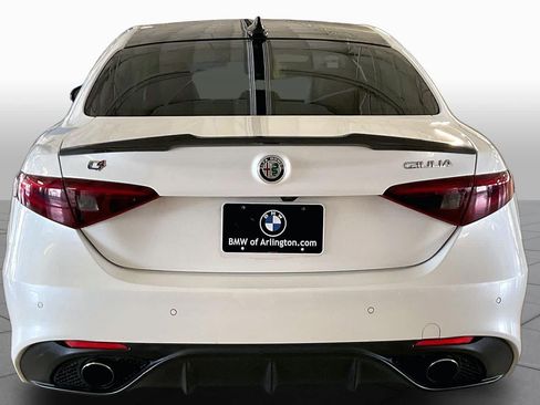 Used 2017 Alfa Romeo Giulia Ti w/ TI 19" Sport Package AWD/4WD image 4
