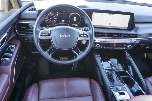 Used 2024 Kia Telluride SX w/ Towing Package FWD image 20