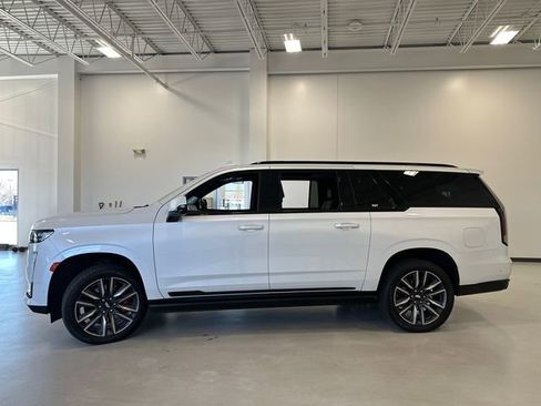 Used 2022 Cadillac Escalade ESV Sport Platinum w/ Heavy-Duty Trailer Package AWD/4WD image 6