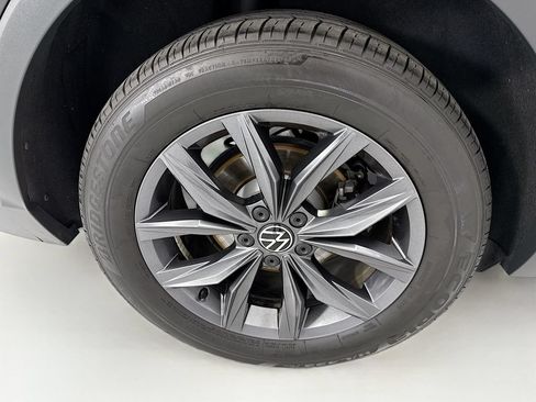 Used 2023 Volkswagen Tiguan SE w/ Panoramic Sunroof Package FWD image 32