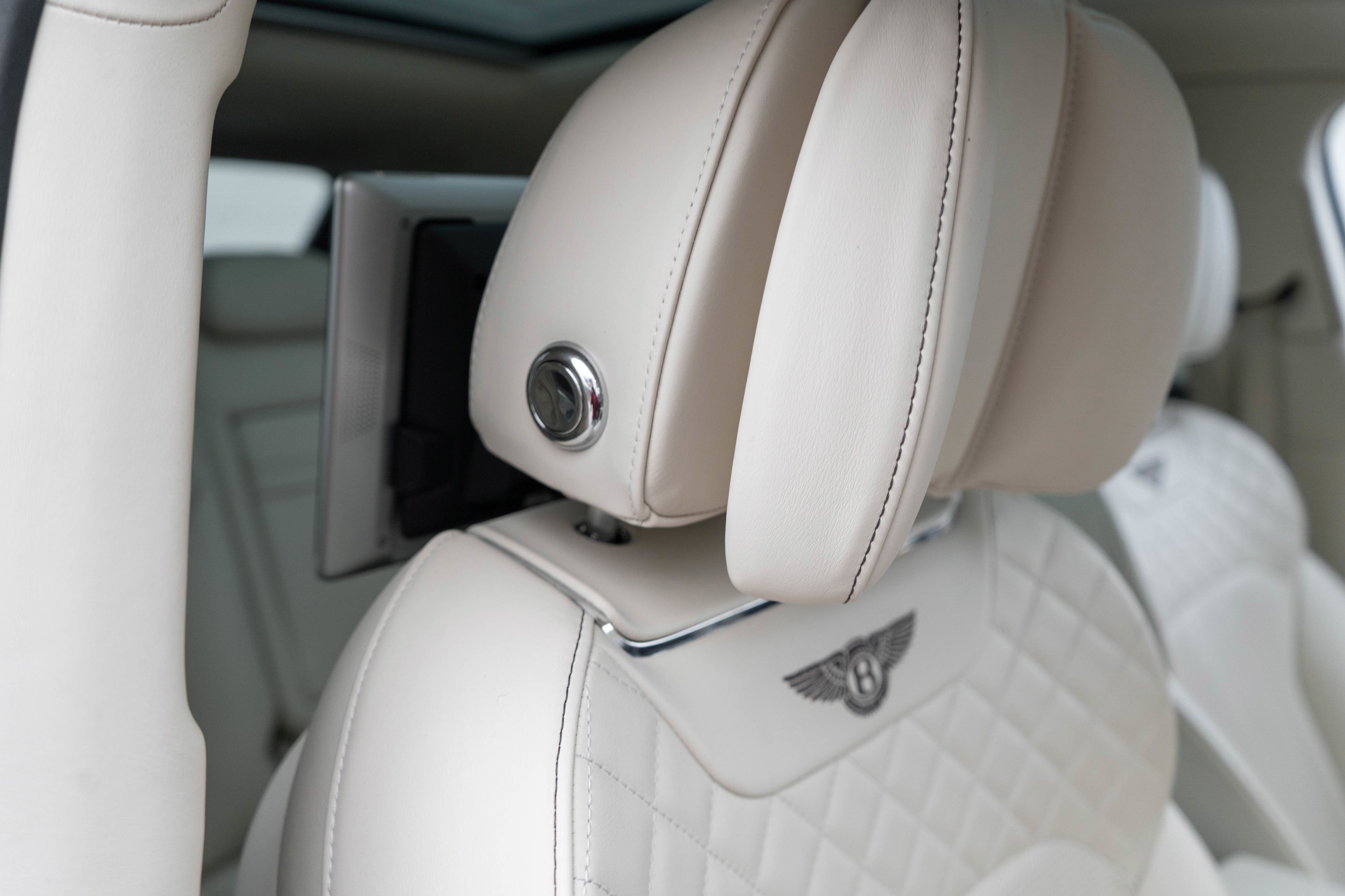 Used 2017 Bentley Bentayga AWD/4WD image 42