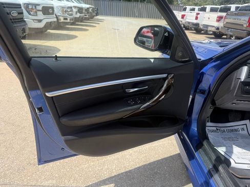 Used 2017 BMW 330e RWD image 8