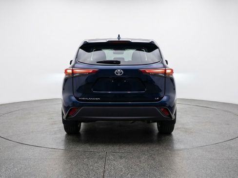 Used 2025 Toyota Highlander LE FWD image 7