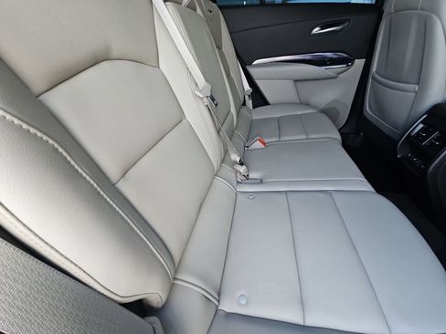 Used 2023 Cadillac XT4 Luxury w/ Cold Weather Package FWD image 17