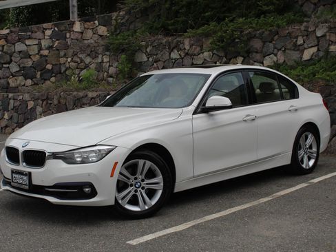 Used 2016 BMW 328i xDrive Sedan AWD/4WD image 2
