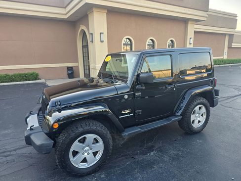 Used 2012 Jeep Wrangler Sahara w/ Connectivity Group AWD/4WD image 3