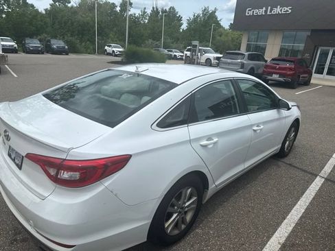 Used 2016 Hyundai Sonata SE w/ Cargo Package FWD image 3