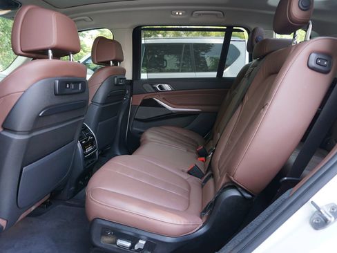 Used 2020 BMW X7 xDrive40i w/ Premium Package AWD/4WD image 34