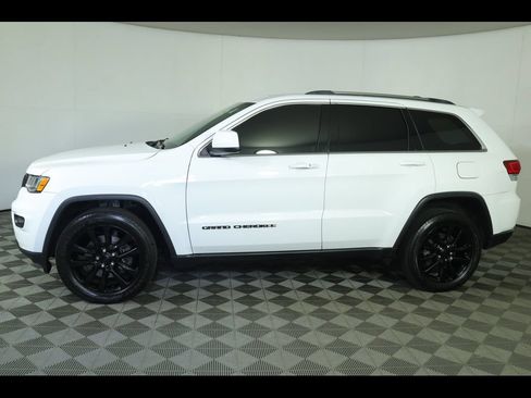 Used 2021 Jeep Grand Cherokee Laredo AWD/4WD image 13