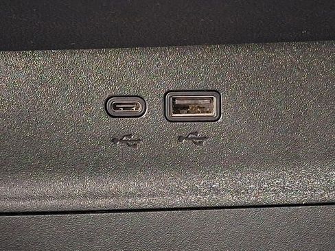 Used 2025 Chevrolet Equinox LT FWD image 22