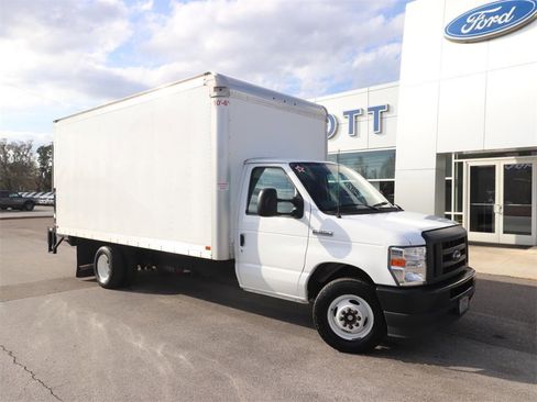Used 2023 Ford E-350 and Econoline 350 Super Duty w/ Power Windows & Locks Group image 5