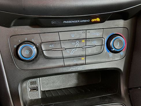 Used 2015 Ford Focus SE image 23