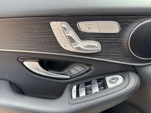 Used 2022 Mercedes-Benz GLC 300 4MATIC image 11