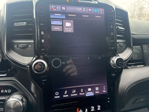 Used 2025 RAM 1500 Limited w/ Body Color Bumper Group image 27