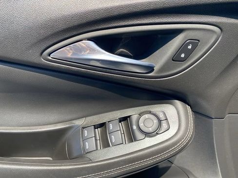 Used 2025 Buick Encore GX Preferred AWD/4WD image 17