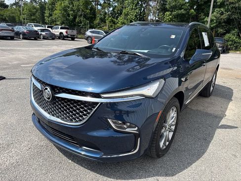 Used 2022 Buick Enclave Avenir w/ Avenir Technology Package FWD image 4