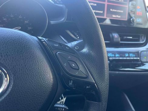 Used 2019 Toyota C-HR XLE FWD image 19