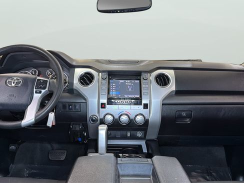 Used 2015 Toyota Tundra SR5 w/ SR5 Upgrade Package AWD/4WD image 15