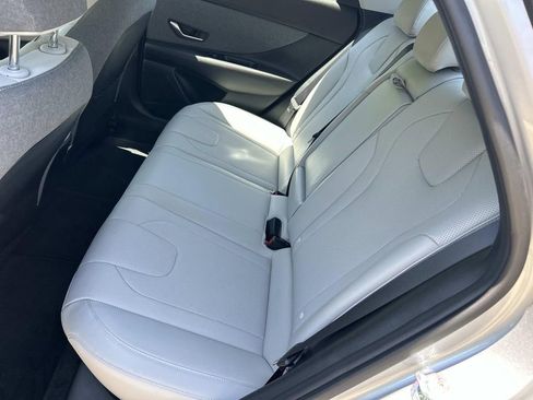 Certified 2022 Hyundai Elantra Limited FWD image 21