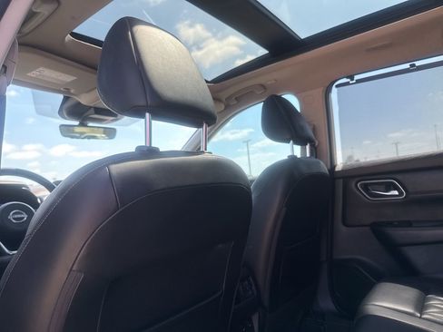 Certified 2022 Nissan Rogue Platinum w/ Head-Up Display Package image 33