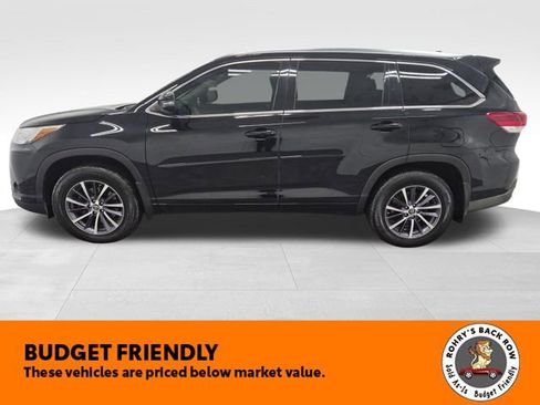 Used 2017 Toyota Highlander XLE image 3