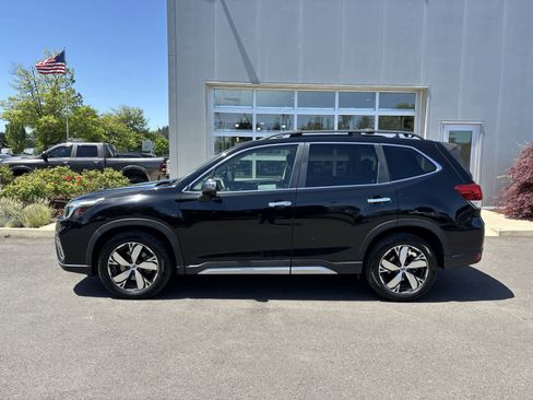 Used 2019 Subaru Forester Touring AWD/4WD image 2