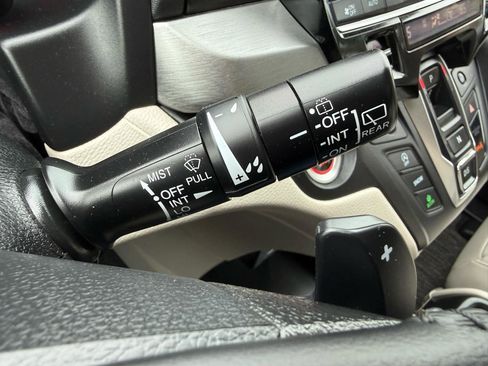 Used 2025 Honda Odyssey EX-L image 32