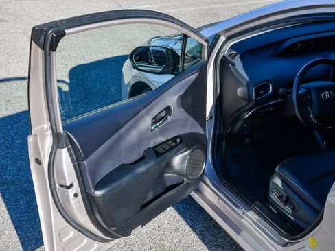 Used 2020 Toyota Prius Prime Limited image 19