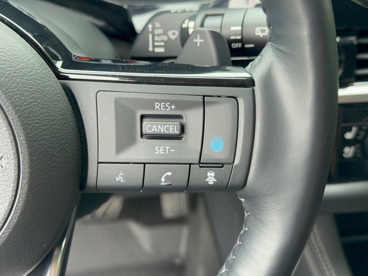Used 2024 Nissan Pathfinder Platinum FWD image 19