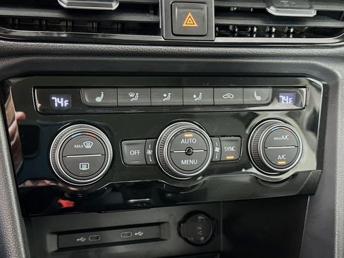 Used 2024 Volkswagen Taos SE image 23