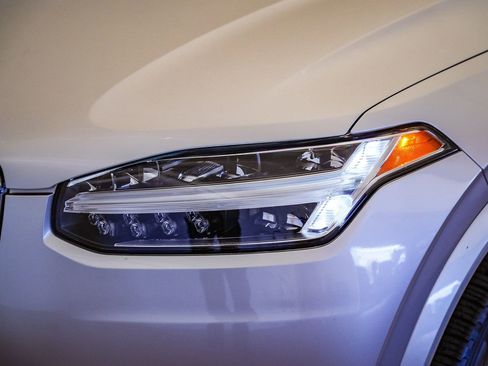 Used 2020 Volvo XC90 T5 Momentum w/ Protection Package Premier AWD/4WD image 8