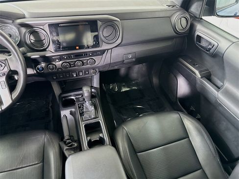 Certified 2019 Toyota Tacoma TRD Off-Road image 29