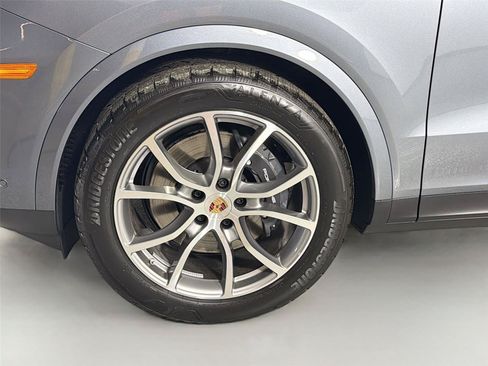 Certified 2026 Porsche Cayenne AWD/4WD image 11
