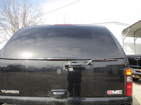Used 2004 GMC Yukon Denali image 36