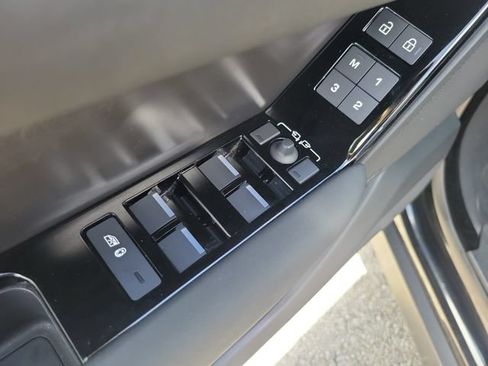 Used 2025 Land Rover Range Rover Velar Dynamic SE AWD/4WD image 19