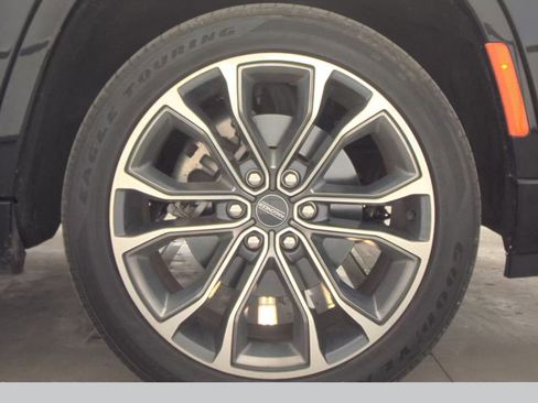 Used 2022 Jeep Grand Wagoneer Series III w/ Rear Seat Video Group 1 image 11