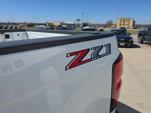 Used 2018 Chevrolet Silverado 1500 LT w/ Texas Edition image 17