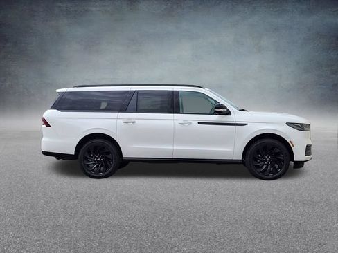New 2026 Lincoln Navigator L Reserve w/ Jet Appearance Package AWD/4WD image 8