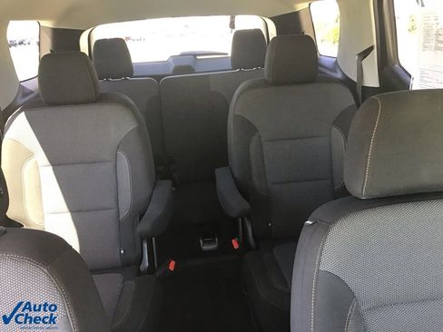 Used 2021 Chevrolet Traverse LT image 22