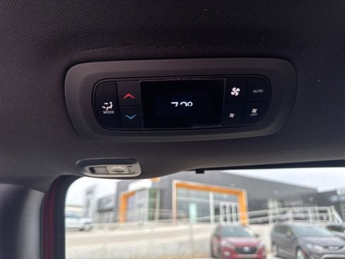 New 2026 Chrysler Pacifica Select image 32