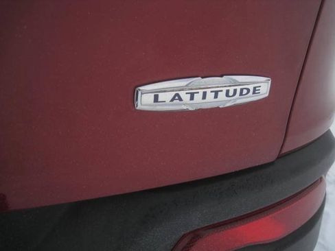 Used 2015 Jeep Cherokee Latitude w/ Cold Weather Group AWD/4WD image 12