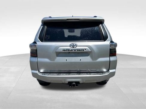 Used 2020 Toyota 4Runner SR5 AWD/4WD image 4