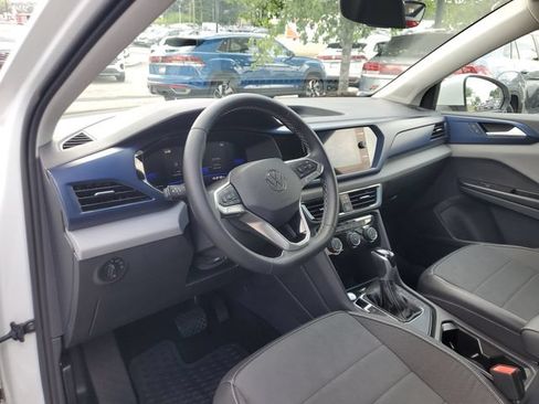 Used 2023 Volkswagen Taos SE w/ Panoramic Sunroof Package FWD image 24