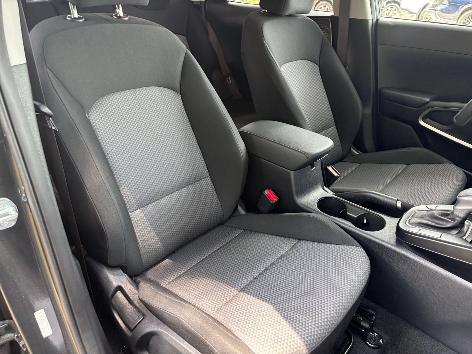 Used 2025 Kia Soul LX w/ LX Technology Package FWD image 33