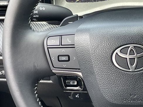 Used 2025 Toyota Camry SE w/ Convenience Package FWD image 14