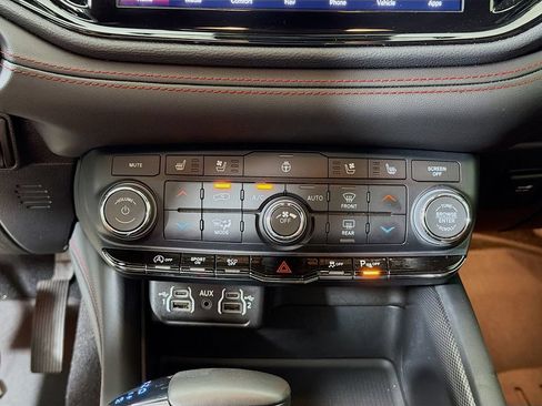 Used 2024 Dodge Durango GT AWD/4WD image 19