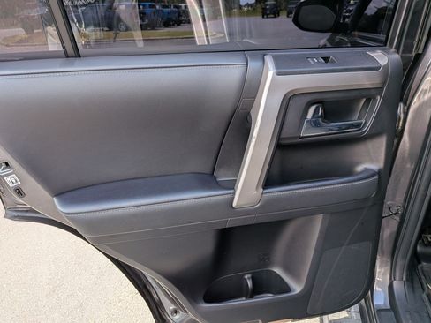 Used 2020 Toyota 4Runner SR5 Premium w/ Moonroof Package RWD image 19
