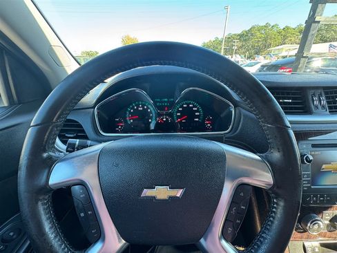Used 2015 Chevrolet Traverse LT image 17